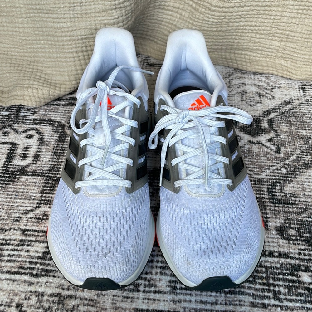 Adidas Bounce sneakers